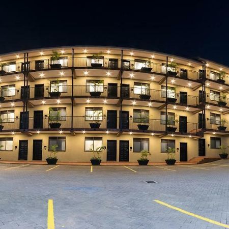 Speke Apartments Kitante Kampala Exterior foto
